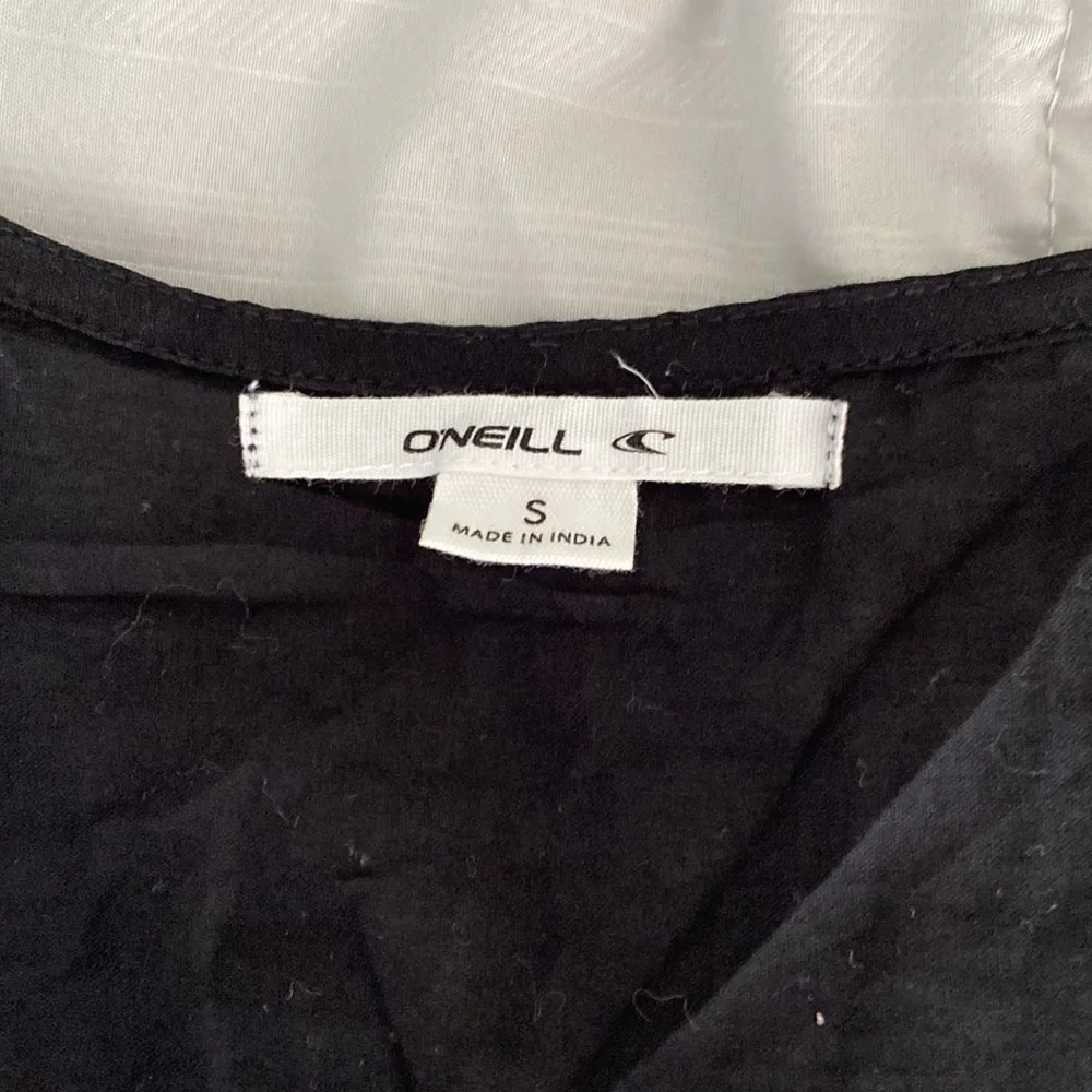 O'Neill Black Ruffled Eyelet Button-Front Tank - Picture 4 of 5